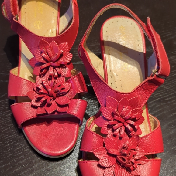 *HOST PICK* UK size 4 Worn ONCE Leather Sandals, Comfort Cushioned, RRP £49 - Picture 3 of 15
